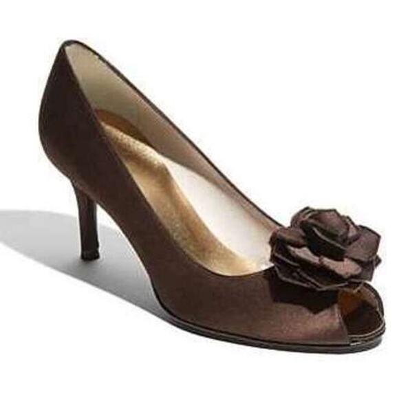 Stuart Weitzman Brown Satin Hojas bow Flower Peep Toe Heel Pumps size 6 $355